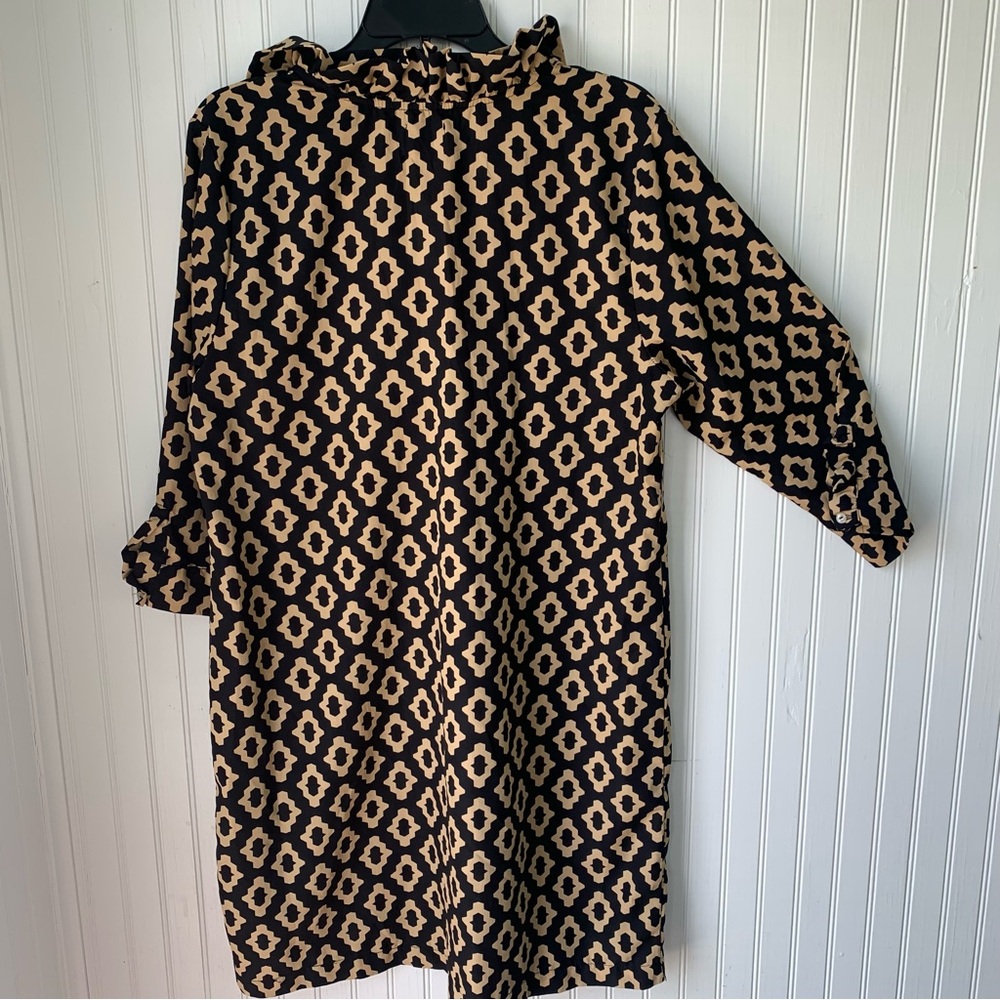 Mudpie (L 12-14) V-Neck; 3/4 length sleeves; Wavy/Frilled Trim - Neck + Sleeves - Picture 7 of 7